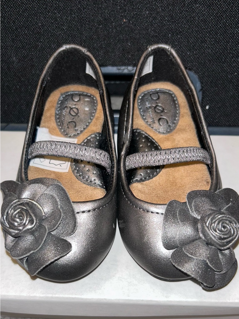 b.o.c. Girls' Metallic Pewter Flower Strap Mary Jane Shoes
